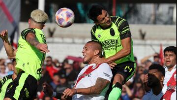 Barracas Central's defender Juan Diaz (R) heads the ball over River Plate's defender Jonatan Maidana during their Argentine Professional Football League Tournament 2023 match at "Claudio Chiqui Tapia" stadium, in Buenos Aires, on July 1, 2023. (Photo by ALEJANDRO PAGNI / AFP)