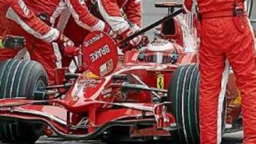 <b>SIN REPOSTAJES. </b>La imagen de la recarga de la gasolina podría desaparecer de los grandes premios.