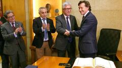 El secretario de Estado para el Deporte, Jos&eacute; Ram&oacute;n Lete, saluda al alcalde de Tarragona, Josep F&egrave;lix Ballesteros en una imagen de archivo.