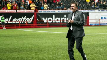 La Volpe se va contra el arbitraje y deja su futuro en el aire