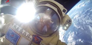 Las increíbles selfies que te puedes hacer con una GoPro en el espacio