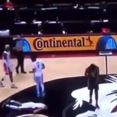 El trágico momento en el que Keyontae Johnson se desploma en pleno partido