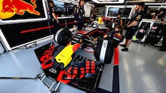 El coche de Ricciardo en el box de Red Bull de Canad&aacute;.