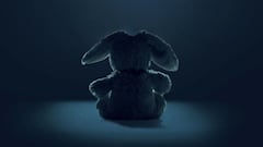 Reseña de ‘Hay algo malo en casa’, el libro que mezcla ‘Paranormal Activity’ con ‘It follows’