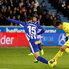 Bastón deja al Alavés segundo y al Villarreal en el alambre