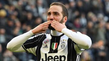 Higuain named in Juventus tour squad amid Roma rumours