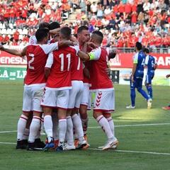 La plantilla del Murcia espera que Gálvez cumpla y les pague