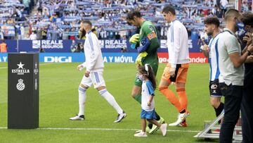 03/10/21 PARTIDO PRIMERA DIVISION 
 RCD ESPANYOL  -  REAL MADRID 
 SALIDA AL CAMPO BENZEMA  DIEGO LOPEZ COURTOIS 