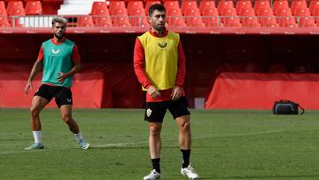 Embarba, en un entrenamiento con el Almería.