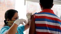 FILE PHOTO: A Venezuelan migrant receives a vaccination at the Binational Border Service Center of Peru, in Tumbes, Peru June 14, 2019. REUTERS/Guadalupe Pardo/File Photo