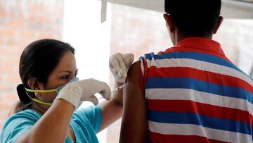 FILE PHOTO: A Venezuelan migrant receives a vaccination at the Binational Border Service Center of Peru, in Tumbes, Peru June 14, 2019. REUTERS/Guadalupe Pardo/File Photo