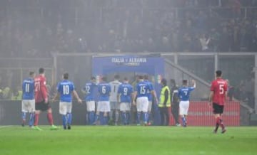 La suspensión momentánea del Italia-Albania por las bengalas