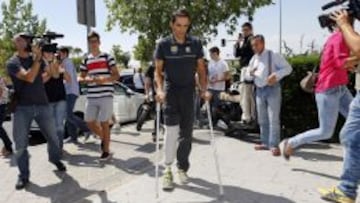 Alberto Contador, a su llegada a la Cl&iacute;nica Cemtro.