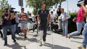 Alberto Contador, a su llegada a la Clínica Cemtro.