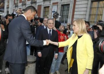 Cristiano Ronaldo, Cristina Cifuentes y Florentino Pérez. 