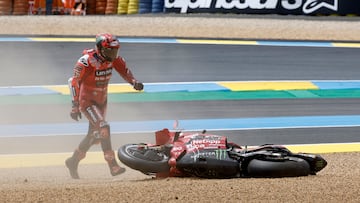 Le Mans (France), 10/05/2025.- Italian MotoGP rider Francesco Bagnaia of Ducati Lenovo Team reacts after crashing during the Sprint race of the French MotoGP Motorcycling Grand Prix race in Le Mans, France, 10 May 2025. (Motociclismo, Francia) EFE/EPA/YOAN VALAT