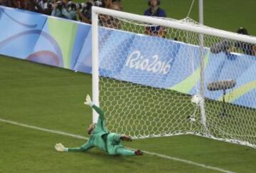 Neymar's golden delivery sends the Maracanã into ecstasy