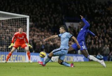 Chelsea y Manchester City luchan por el primer lugar en la Premier League.