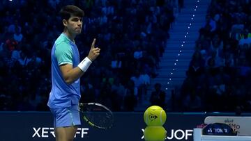 Cuando Alcaraz pone el toque de magia, la pista se rinde a sus pies: y esto lo hace en un mal día...