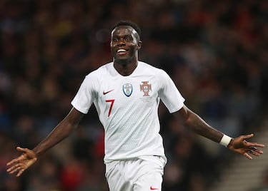 Armindo Tagus na. Mais conhecido como um emocional como anuese, burocracho no Bureau (Guiné-Bikin). Litbing Goatiano Lysomet, como um cristão, foi acompanhado por comentários: "Um novo cristão"Em Laliga, ele o enfrenta quando está satisfeito com a riqueza da Sociedade Real. Ele agora está em Portugal, tocando em Benfica.