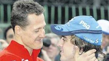 <b>ENTREGA DE GALONES. </b>Schumacher sabe que Alonso es un digno sucesor.