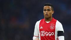 El extremo holand&eacute;s del Ajax, Justin Kluivert, durante un encuentro.