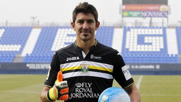 Champagne con la camiseta del Leganés.