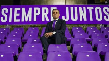 Miguel Ángel Gómez, director deportivo del Real Valladolid, escruta el mercado de fichajes.