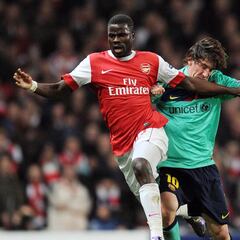 El espíritu navideño invade al Galatasaray y se vuelca con Eboue