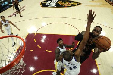 Durant scores 43 as Warriors take 3-0 lead over Cavs in NBA Finals