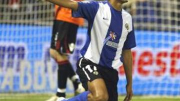 <b>HUNDIDO. </b>David Trezeguet se lamenta de una de las ocasiones que se le fueron por poco.