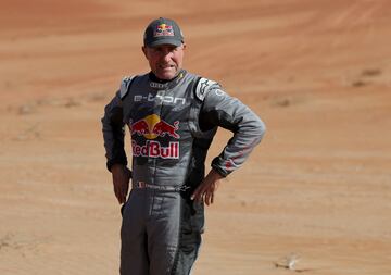 Stephane Peterhansel durante la sexta etapa del Rally Dakar con un recorrido en Shubaytah, en pleno en Empty Quarter, en Arabia Saudí.