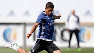 Varane, durante el entrenamiento de hoy.