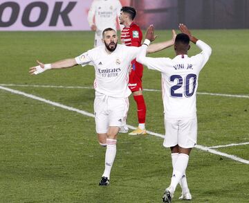 Benzema celebrando el gol 2-0