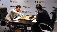 Magnus Carlsen frente a Ian Nepomniachtchi.