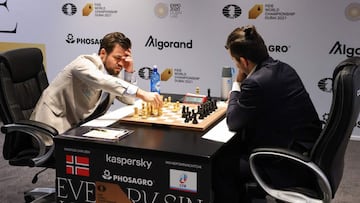 Magnus Carlsen frente a Ian Nepomniachtchi.