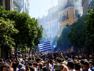Imágenes de las aficiones del Atlético de Madrid y Real Sociedad en las calles de Sevilla a horas de disputarse la Final de la Copa del Rey.