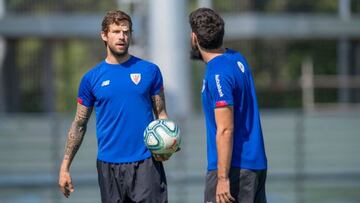 Iñigo Martínez con Villalibre.