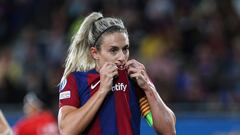 Alexia se besa el escudo del Barcelona tras marcar el primer gol.