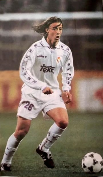 Como con Raúl, el artífice de su debut fue Jorge Valdano. Diciembre de 1995, el rival era el Sevilla. Con 19 años, un novato de rubia cabellera sustituyó a Amavisca en el 60' y logró asentarse poco después gracias a Arsenio Iglesias, 'El Bruxo de Arteixo'. Fueron los primeros aplausos del Bernabéu para Guti, con el que entablaría una peculiar relación, con sus altos y bajos. El torrejonero formó parte de lo que se llamó la 'Quinta de la Galleta' junto al siete, Álvaro Benito, Sandro, Dani, Víctor... El Madrid ganó ese día por 4-1.