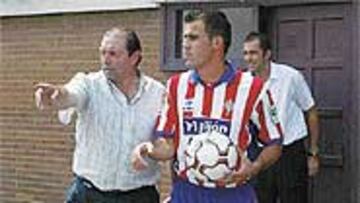 Mate Bilic (en la imagen, con Quini) confía en conseguir su primer gol como sportinguista en el partido ante el Algeciras.