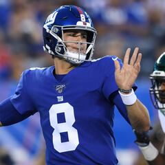 Daniel Jones reune a sus compañeros para entrenar en Arizona