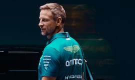 Button aterriza en Aston Martin