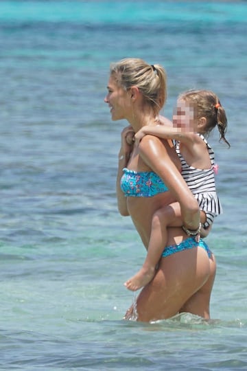 El entrenador del Atlético de Madrid Diego Pablo Simeone se encuentra en la pequeña isla del archipiélago balear de vacaciones junto a su mujer Carla Peryra e hijos.