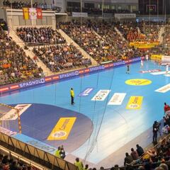 Los Hispanos hacen vibrar un Quijote Arena a reventar