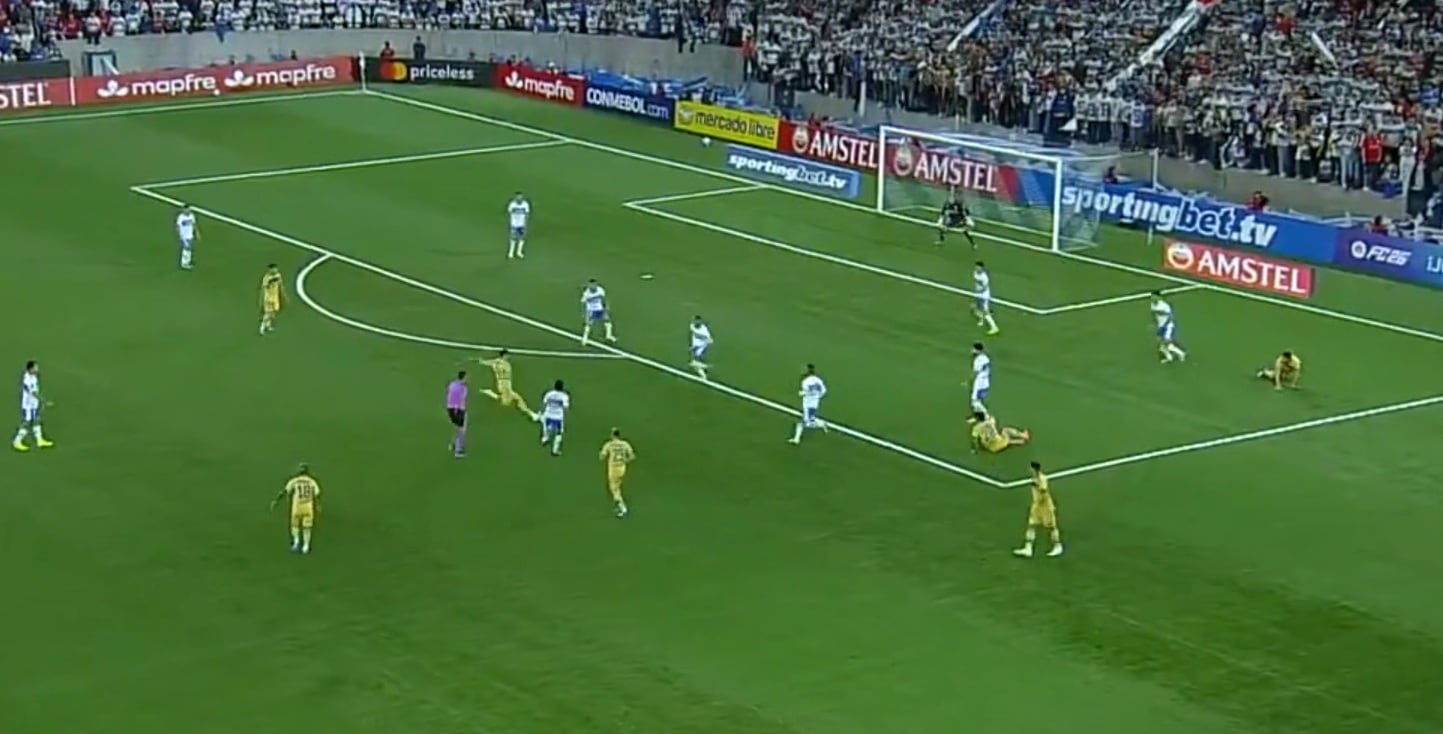 El campeón del mundo que silenció el Claro Arena: la UC sufre en la Libertadores por este golazo