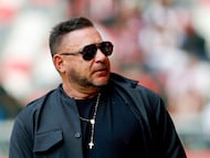 MEX5769. CIUDAD DE MÉXICO (MÉXICO), 28/02/2026.- El entrenador de Toluca, Antonio Mohamed, reacciona este sábado previo a un partido de la Liga MX entre Toluca y Guadalajara en el estadio Nemesio Diez, en Toluca (México). EFE/ Felipe Gutiérrez