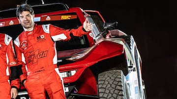 Carlos Checa con el Optimus de MD en el Dakar.