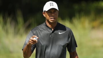 Trump halaga a Tiger Woods, quien lo defendió de críticas