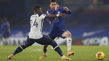 Soccer Football - Premier League - Chelsea v Tottenham Hotspur - Stamford Bridge, London, Britain - November 29, 2020 Chelsea's Ben Chilwell in action with Tottenham Hotspur's Serge Aurier Pool via REUTERS/Matthew Childs EDITORIAL USE ONLY. No u